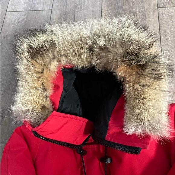 Selling red Canada goose jacket bought worn 2 or 3 times fairly new and comfy - Picture 7 of 9